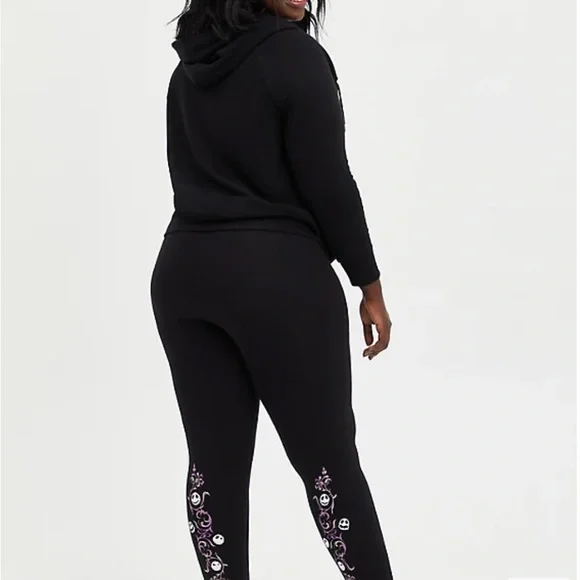 TORRID CROP LEGGING - DISNEY THE NIGHTMARE BEFORE CHRISTMAS FILIGREE - Picture 3 of 7